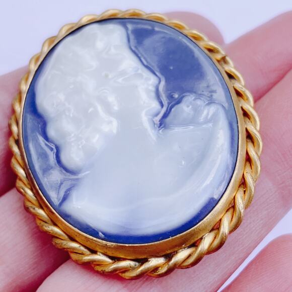 Antique Pate Sur Pate Porcelain Cameo Brooch GP Trombone Clasp 1890s-1910s - Picture 3 of 12